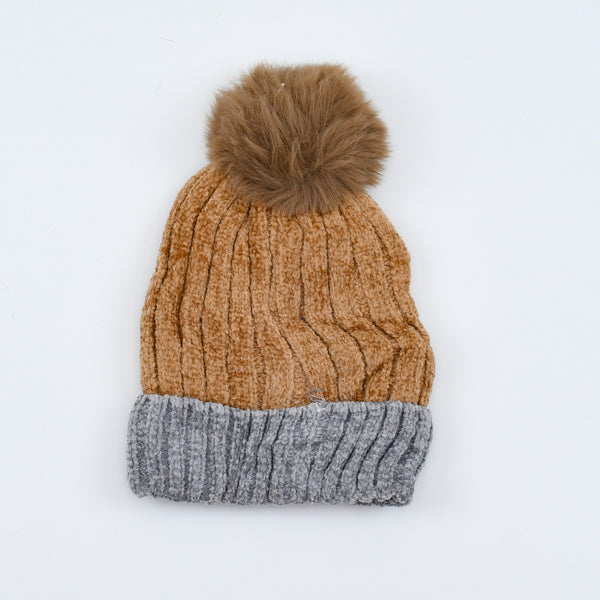 Stylish Smile Pom Pom Beanie