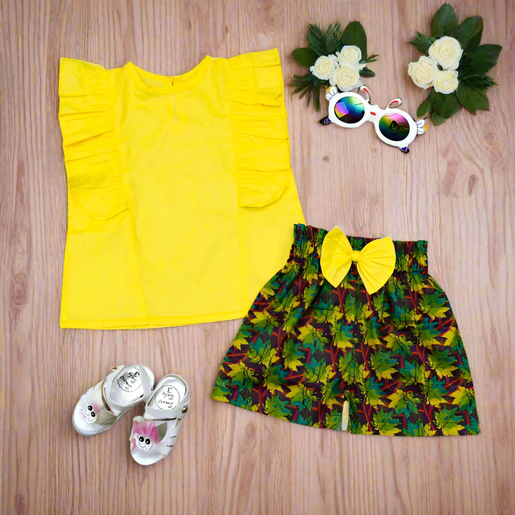 Stylish Sleeveless Ruffle Trim Top & Vibrant Leafy Print Shorts with Matching Bow – Perfect for Summer Outings