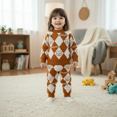 Children's sweater and pants set with 'pooh' pattern 
