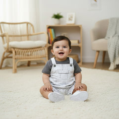 Children's clothing set including a t-shirt, overalls